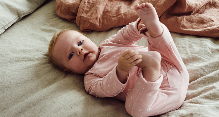 Strampler und Overalls für Mädchen