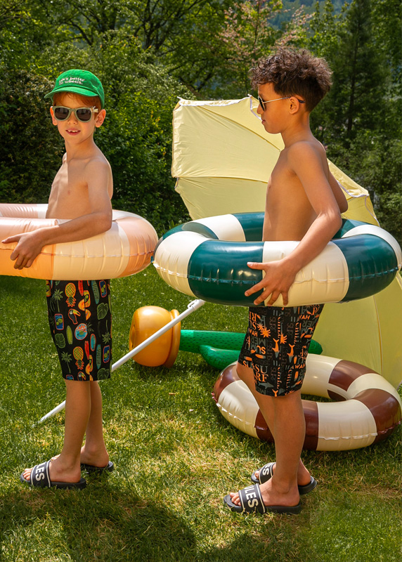 Schwimmreifen, Badesaison, Sommer, Kinder, Schwarz-Grün Muster, Kinder, Schwimmreifen, Boardshorts, Sonnenbrille, Gartenpool